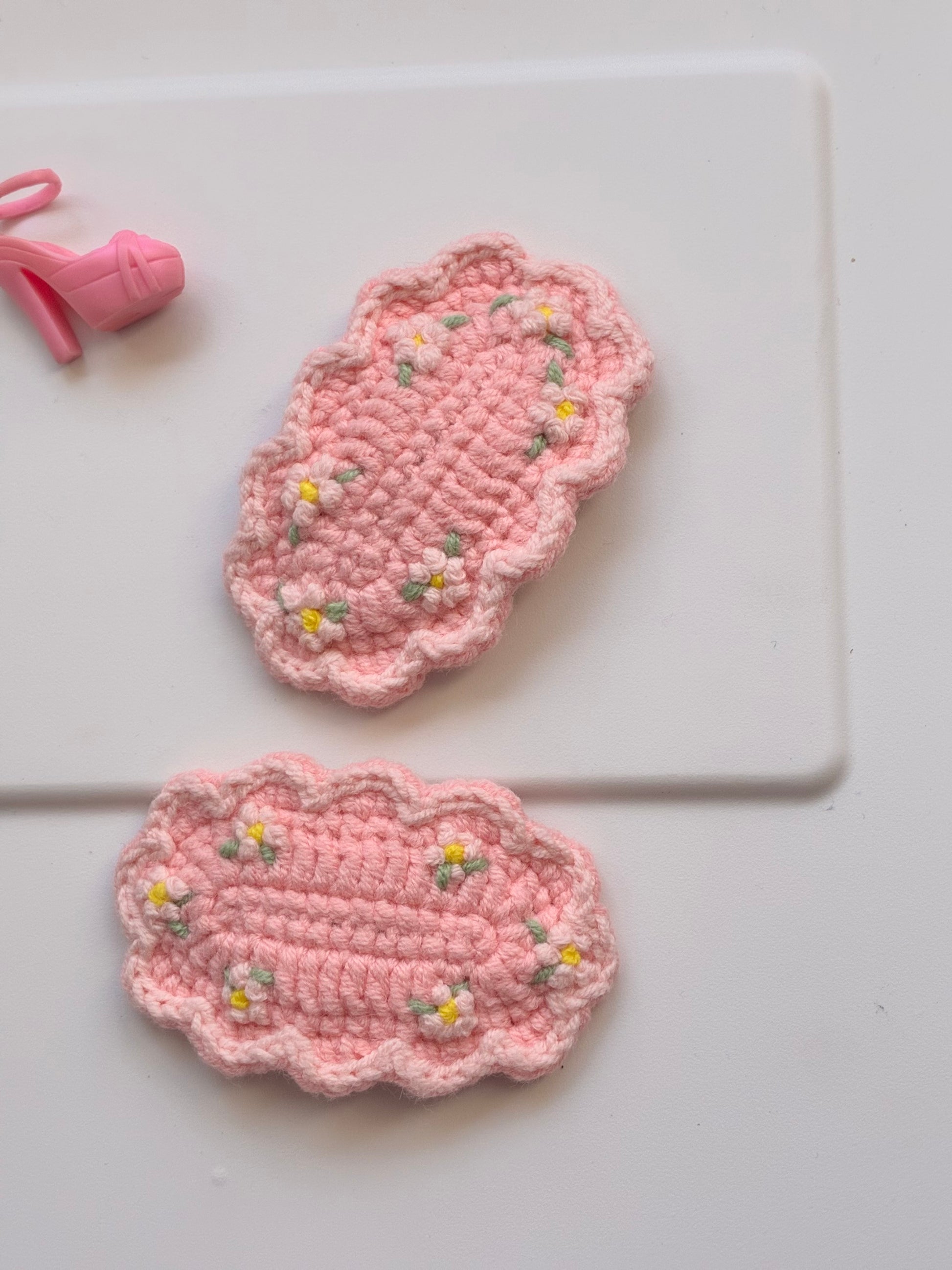 Handmade pink crochet hair clip with scalloped edges and embroidered white flowers – Cotton Candy baby girl accessory