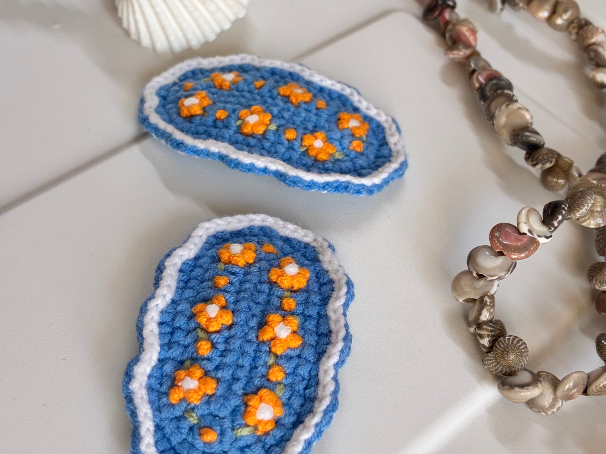 Toddler girl hair clip in blue yarn with cute yellow crochet flowers – eco-friendly handmade barrette