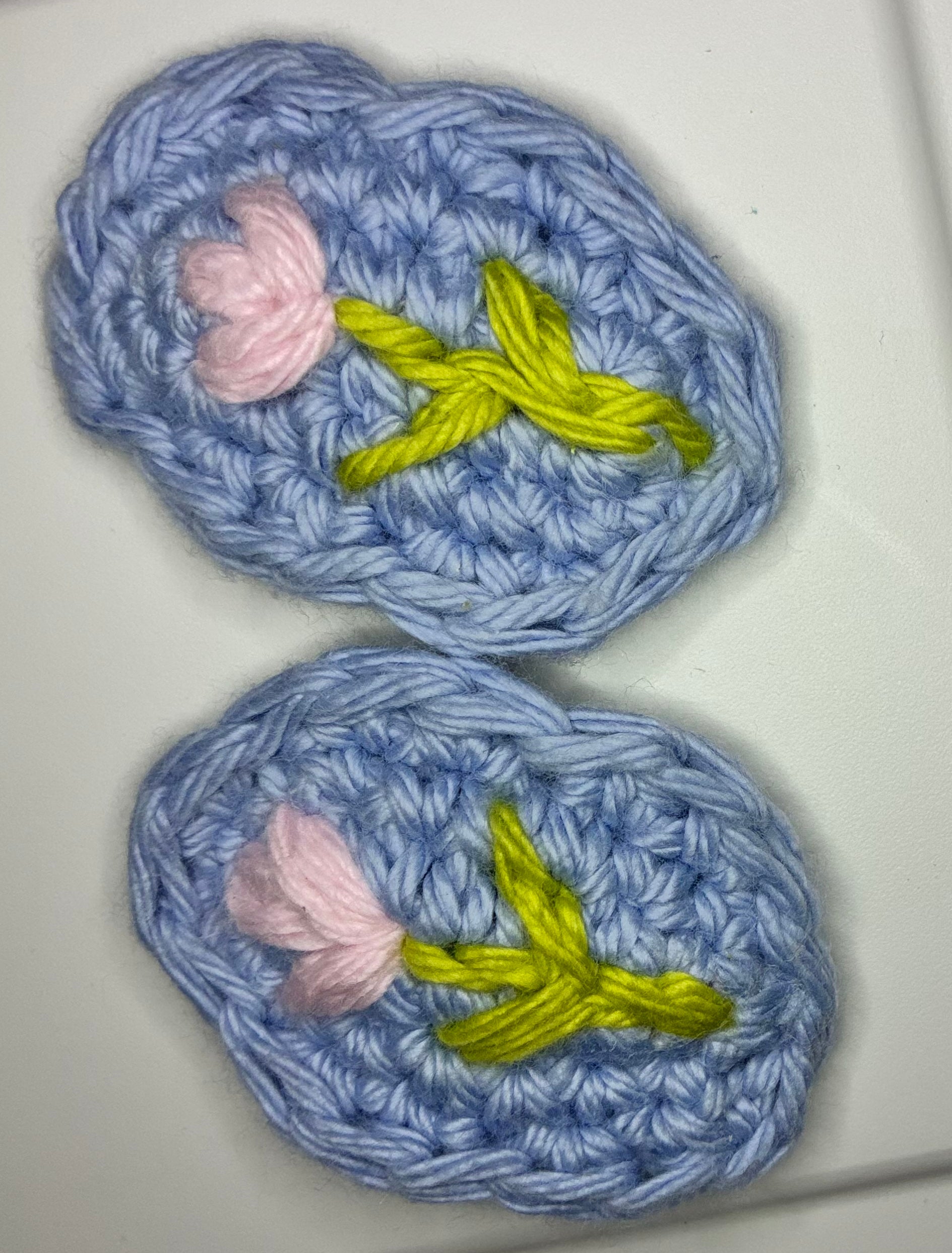 Embroidered crochet hair accessories with pink tulip-like flowers on a blue base – handmade clip set for kids